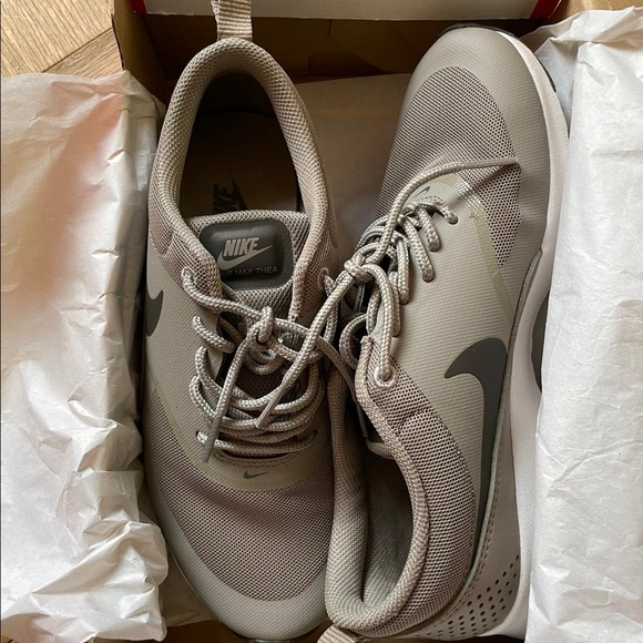 Nike - Picture 4 of 4